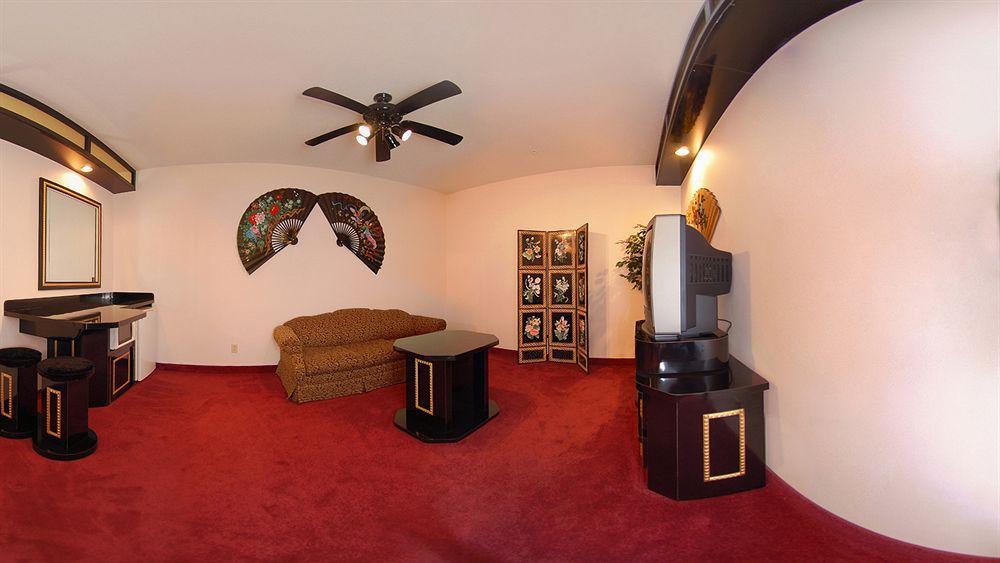 Comfort Suites Auburn Near I-69 מראה חיצוני תמונה