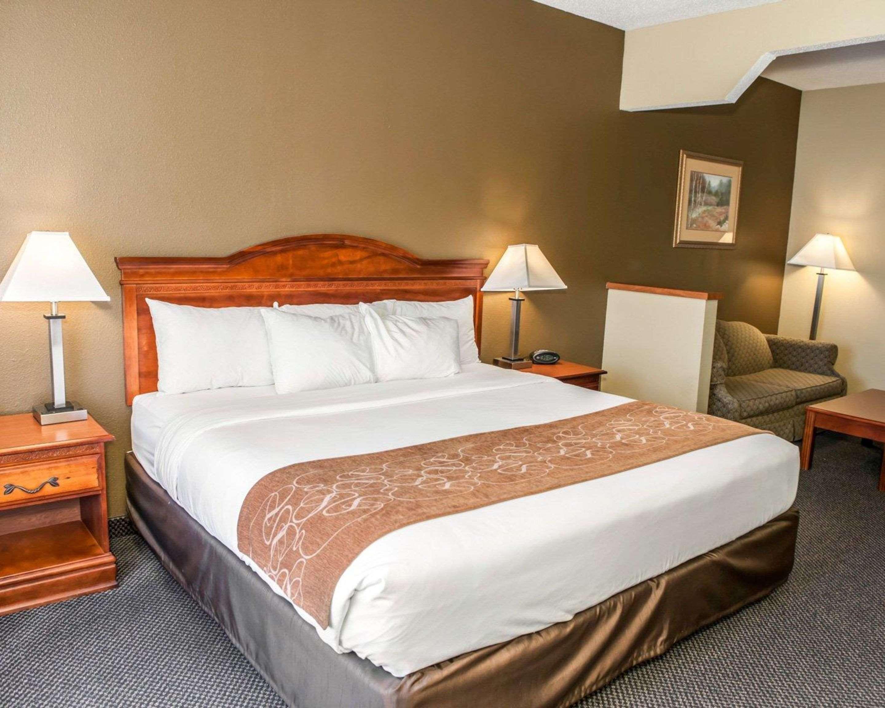 Comfort Suites Auburn Near I-69 מראה חיצוני תמונה