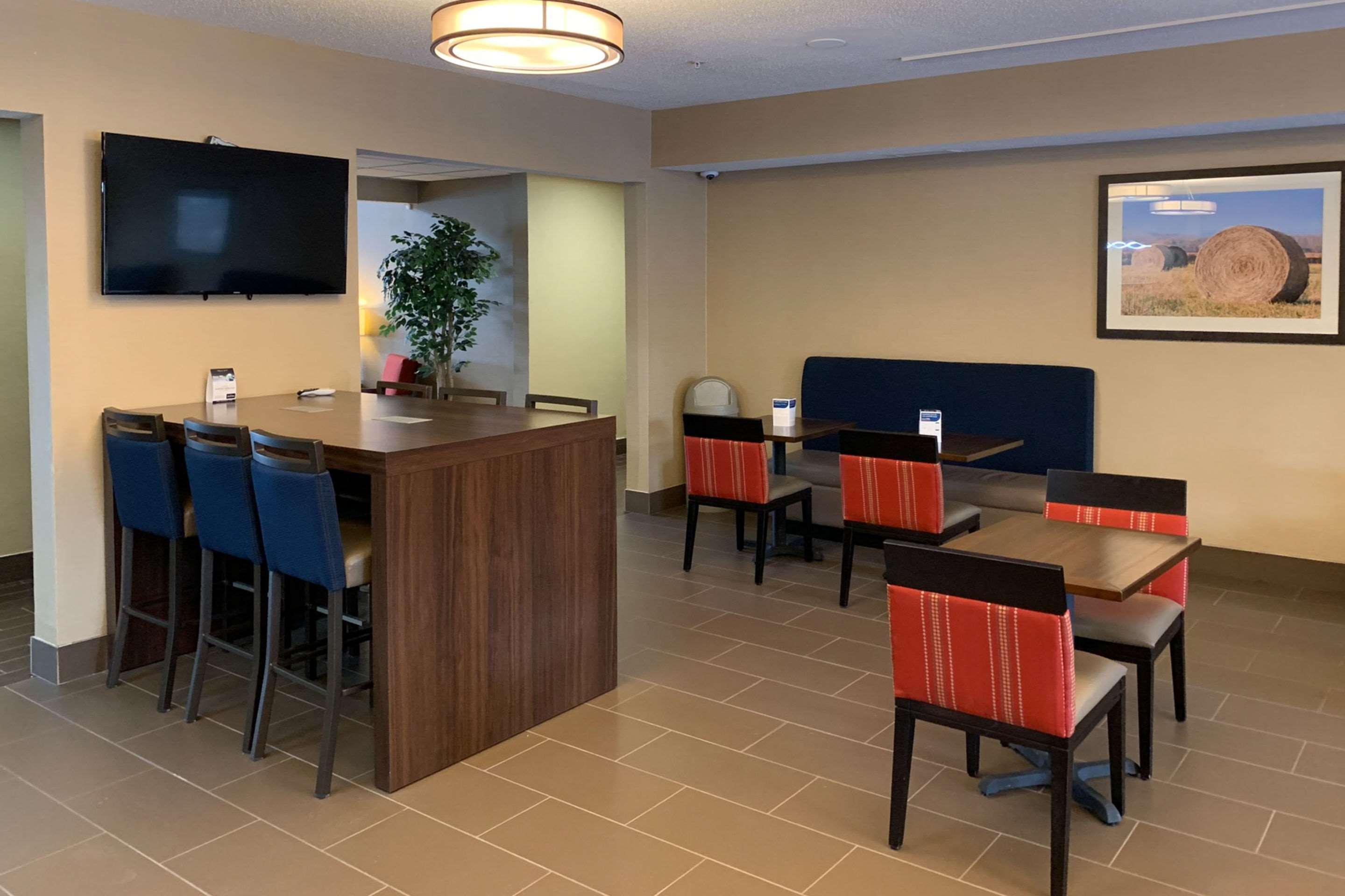 Comfort Suites Auburn Near I-69 מראה חיצוני תמונה