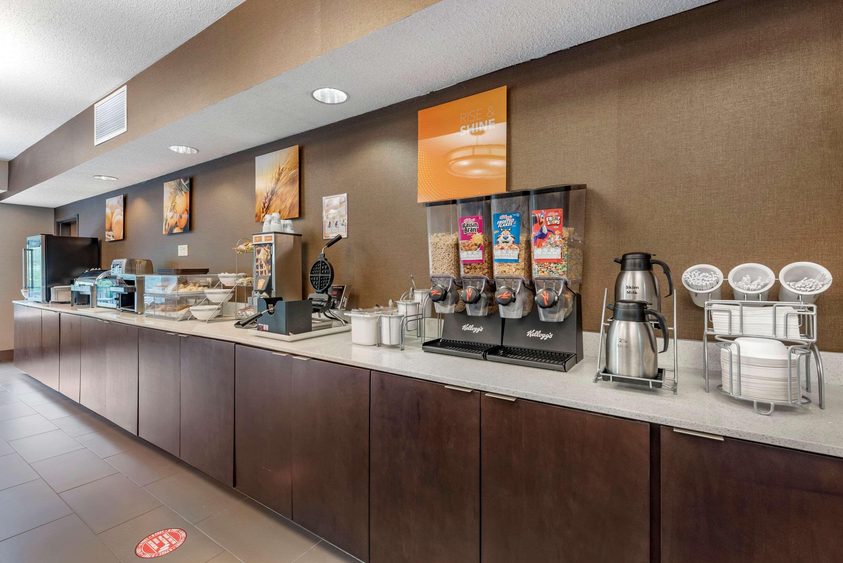 Comfort Suites Auburn Near I-69 מראה חיצוני תמונה