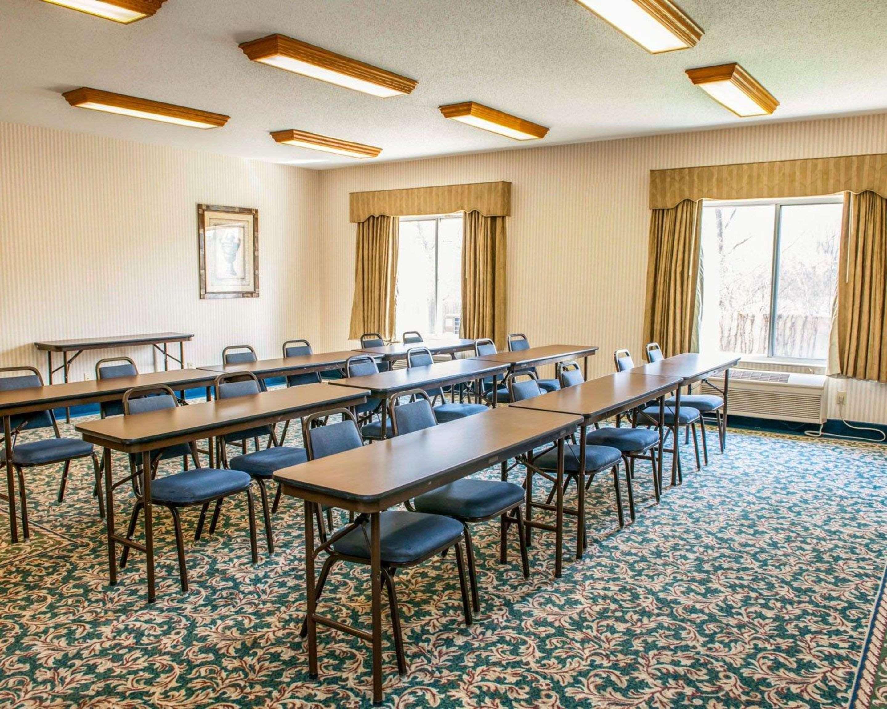 Comfort Suites Auburn Near I-69 מראה חיצוני תמונה