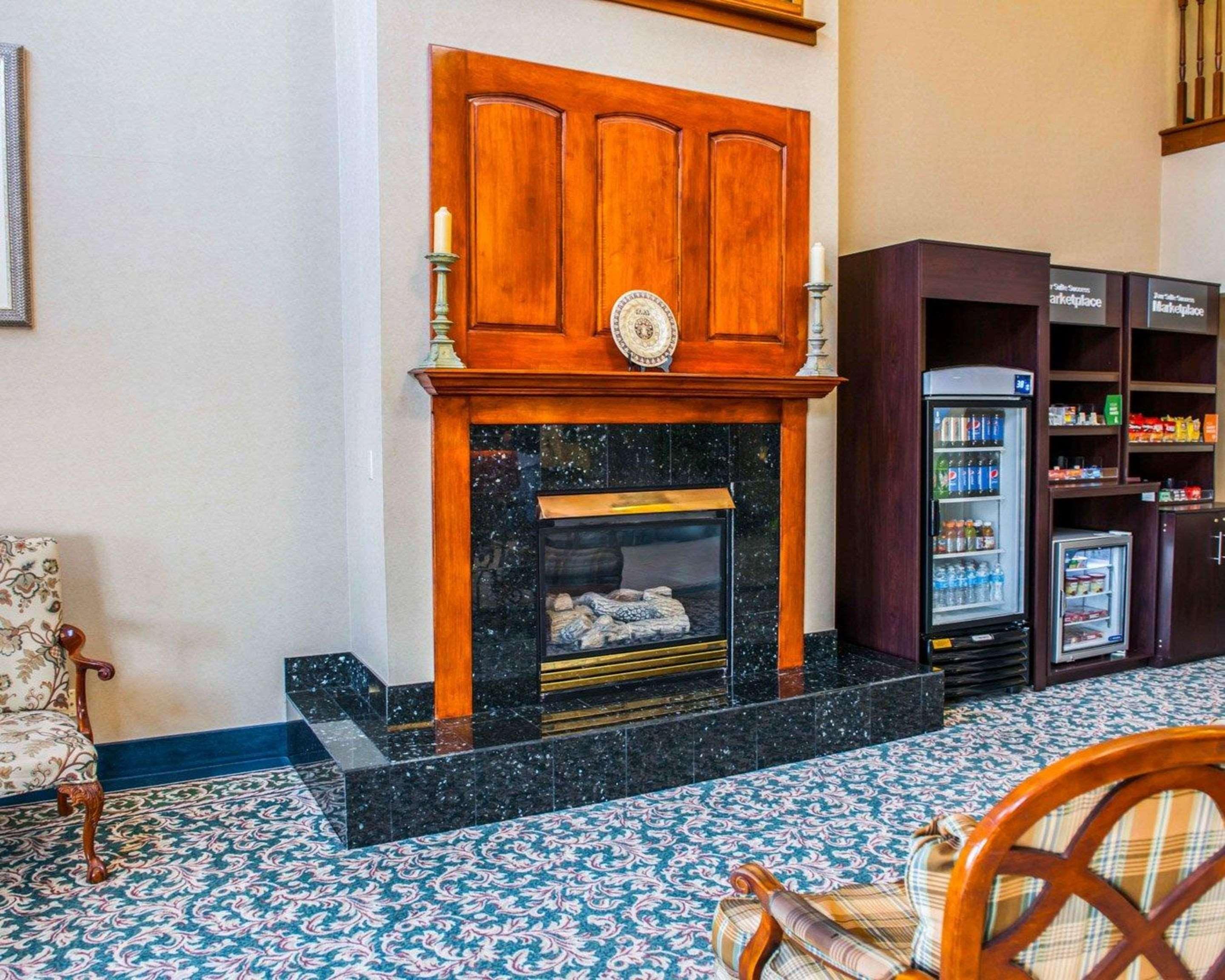 Comfort Suites Auburn Near I-69 מראה חיצוני תמונה