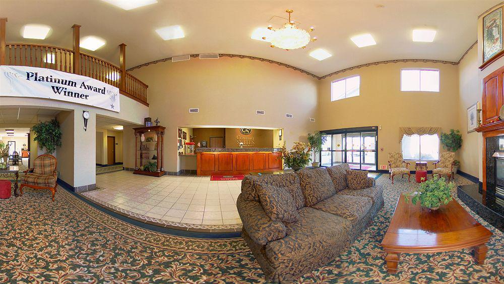 Comfort Suites Auburn Near I-69 מראה חיצוני תמונה